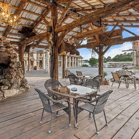 Stonegate Lodge King Bed Wifi 50 In Roku Tv Salt Water Pool Room # 101 Eureka Springs Dış mekan fotoğraf