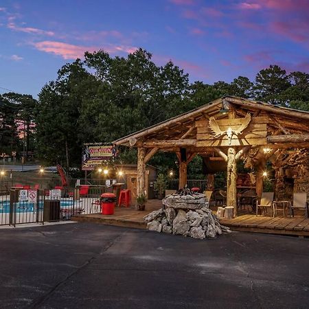 Stonegate Lodge King Bed Wifi 50 In Roku Tv Salt Water Pool Room # 101 Eureka Springs Dış mekan fotoğraf