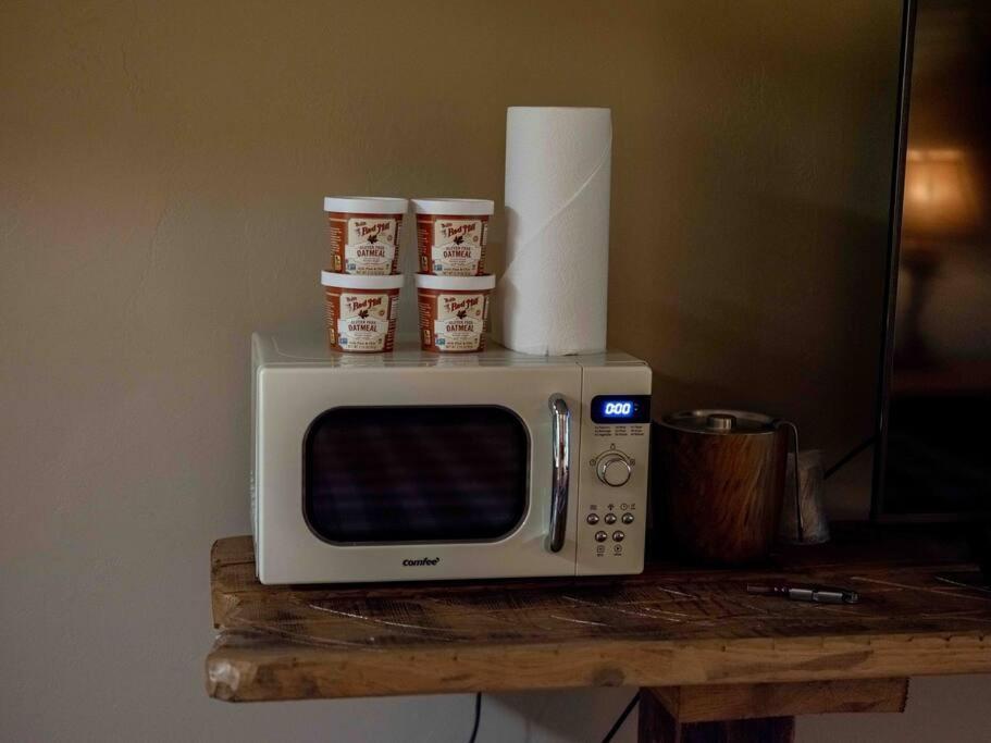 Stonegate Lodge King Bed Wifi 50 In Roku Tv Salt Water Pool Room # 101 Eureka Springs Dış mekan fotoğraf