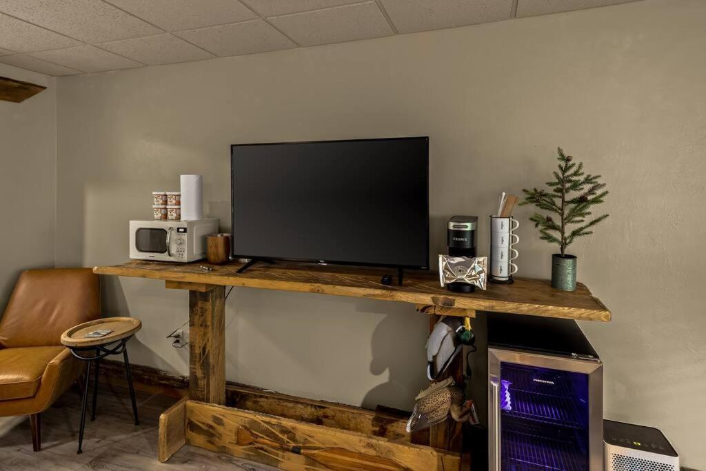 Stonegate Lodge King Bed Wifi 50 In Roku Tv Salt Water Pool Room # 101 Eureka Springs Dış mekan fotoğraf