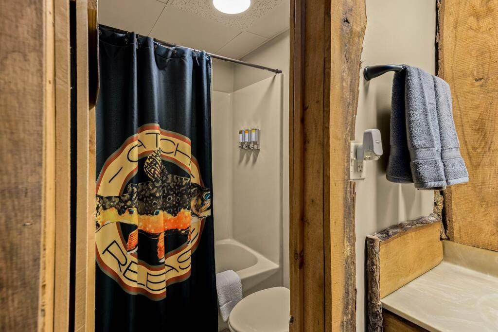 Stonegate Lodge King Bed Wifi 50 In Roku Tv Salt Water Pool Room # 101 Eureka Springs Dış mekan fotoğraf