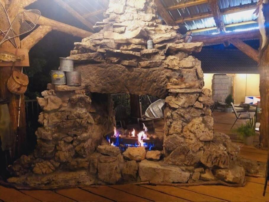 Stonegate Lodge King Bed Wifi 50 In Roku Tv Salt Water Pool Room # 101 Eureka Springs Dış mekan fotoğraf