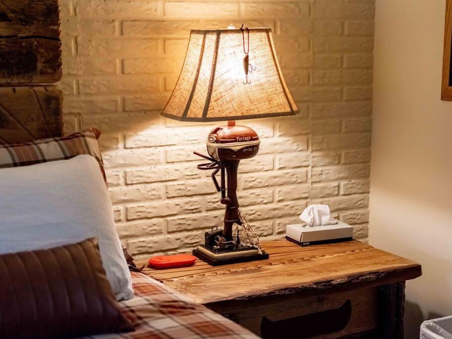 Stonegate Lodge King Bed Wifi 50 In Roku Tv Salt Water Pool Room # 101 Eureka Springs Dış mekan fotoğraf