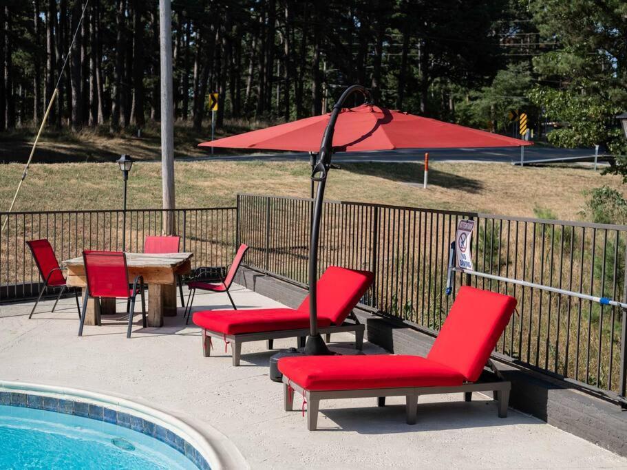 Stonegate Lodge King Bed Wifi 50 In Roku Tv Salt Water Pool Room # 101 Eureka Springs Dış mekan fotoğraf